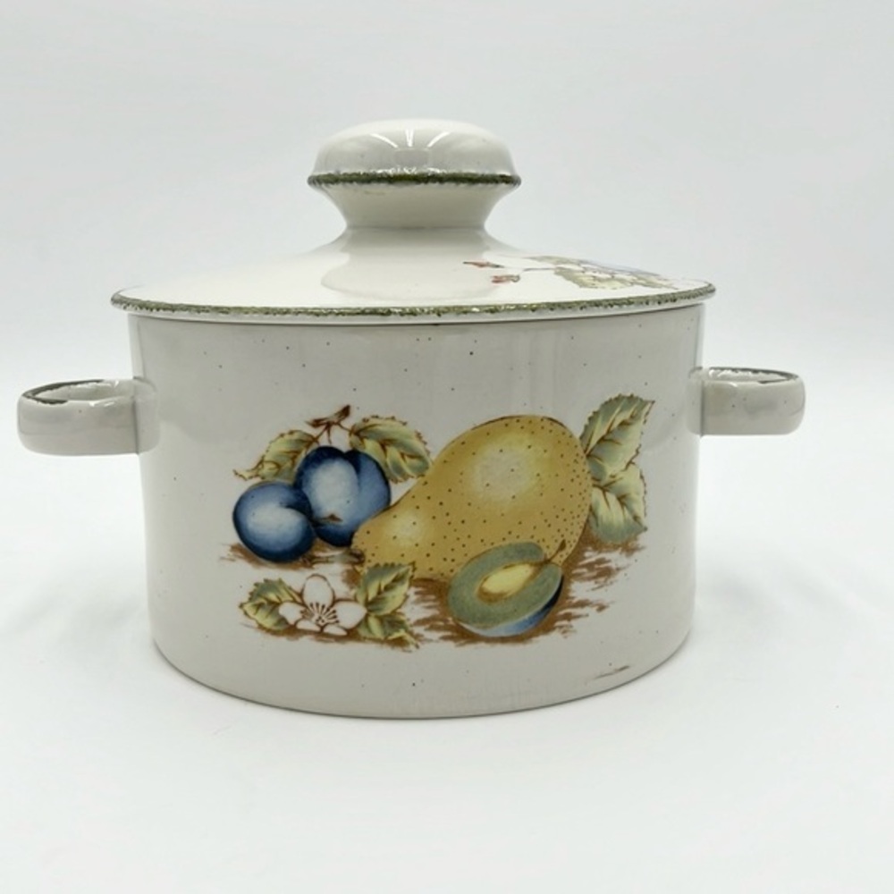 MIDWINTER STONEHENGE STILL LIFE COVERED CASSEROLE 2 QT EMBOSSED FRUIT PATTERN